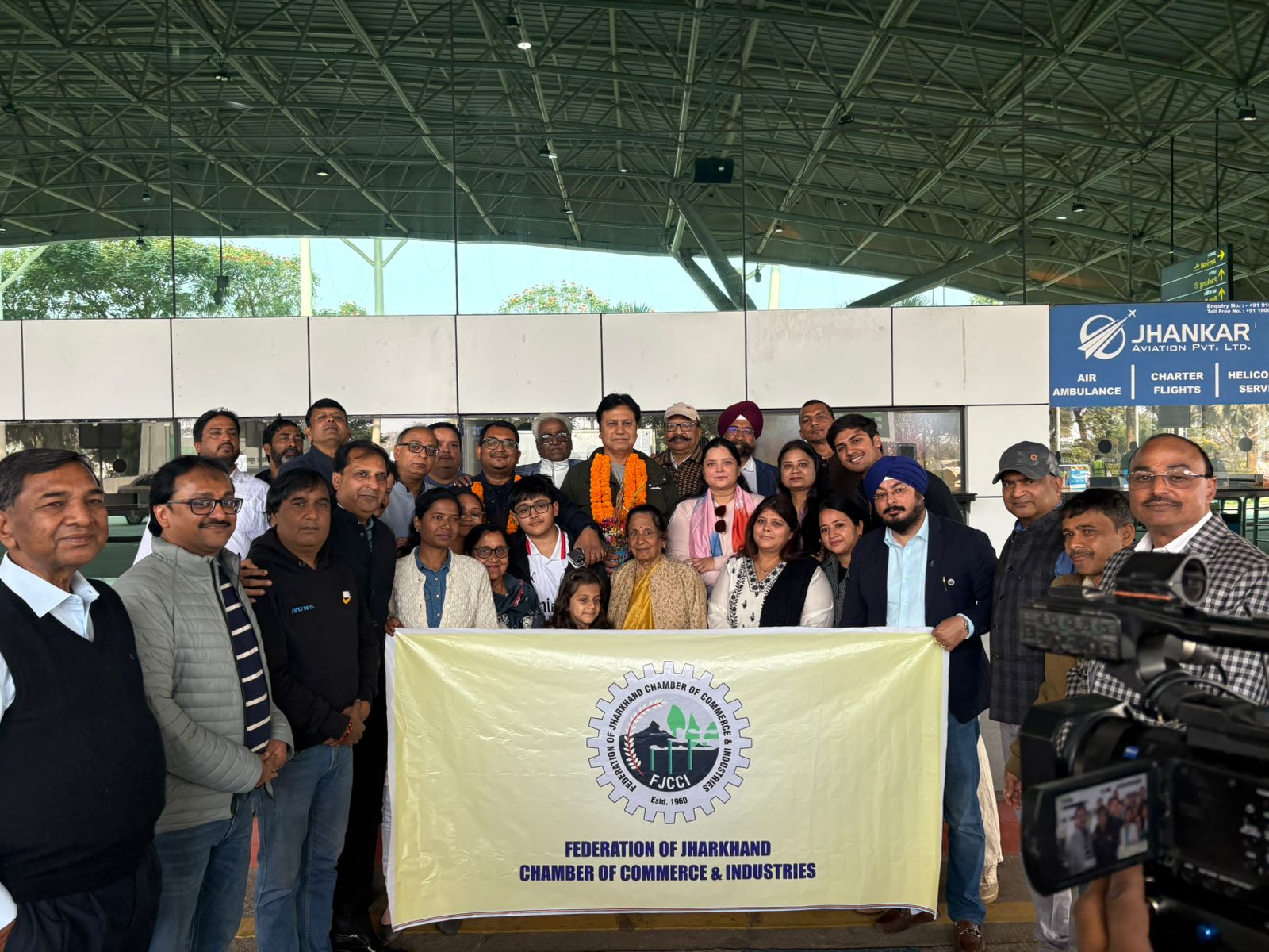 FJCCI Delegation Back from Davos; Receives Warm Reception at Airport.