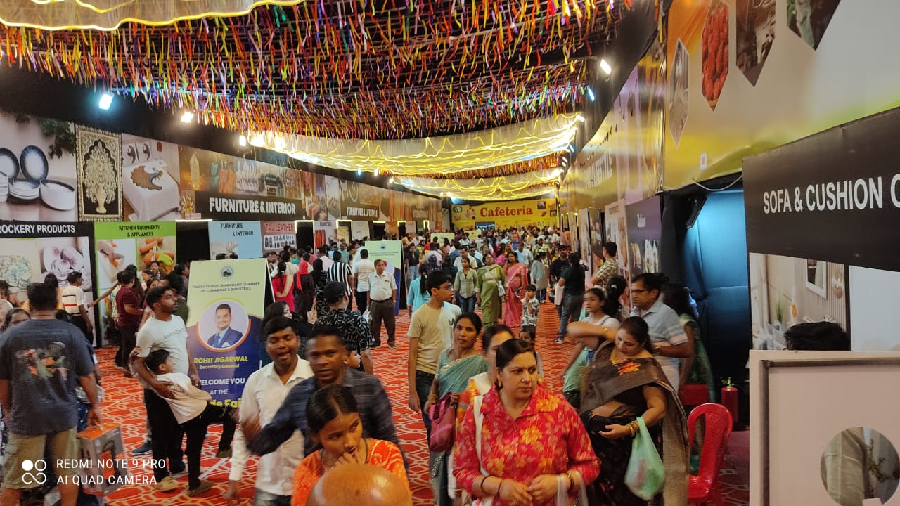 Shoppers Make the Most of Last-Day Deals as 17th International Trade Fair Concludes